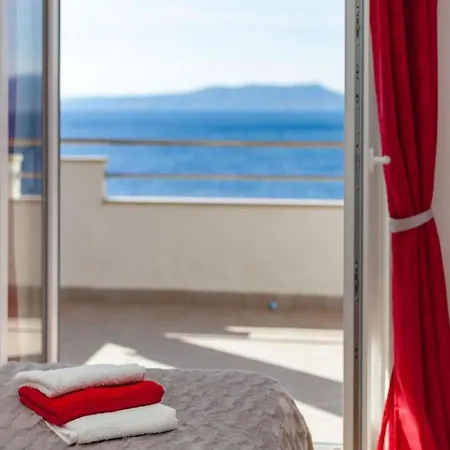 Nena St - Two Bedroom With Terrace And Sea View A3 *
